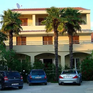 Apartment & Ana